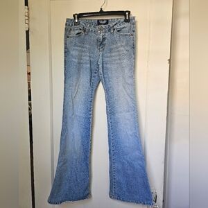 Flare leg jeans with embroidered pockets (7)